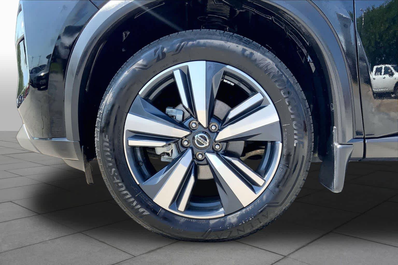 Used 2021 Nissan Rogue SL w/ Premium Package FWD image 11