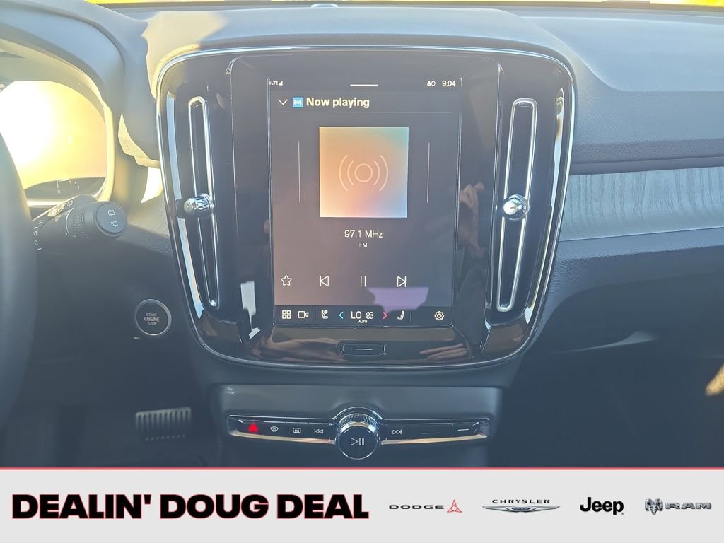 Used 2025 Volvo XC40 B5 Core image 19