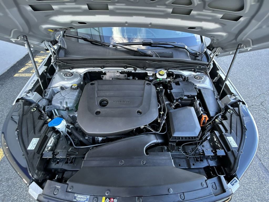 Certified 2023 Volvo XC40 B5 Plus w/ Climate Package image 14