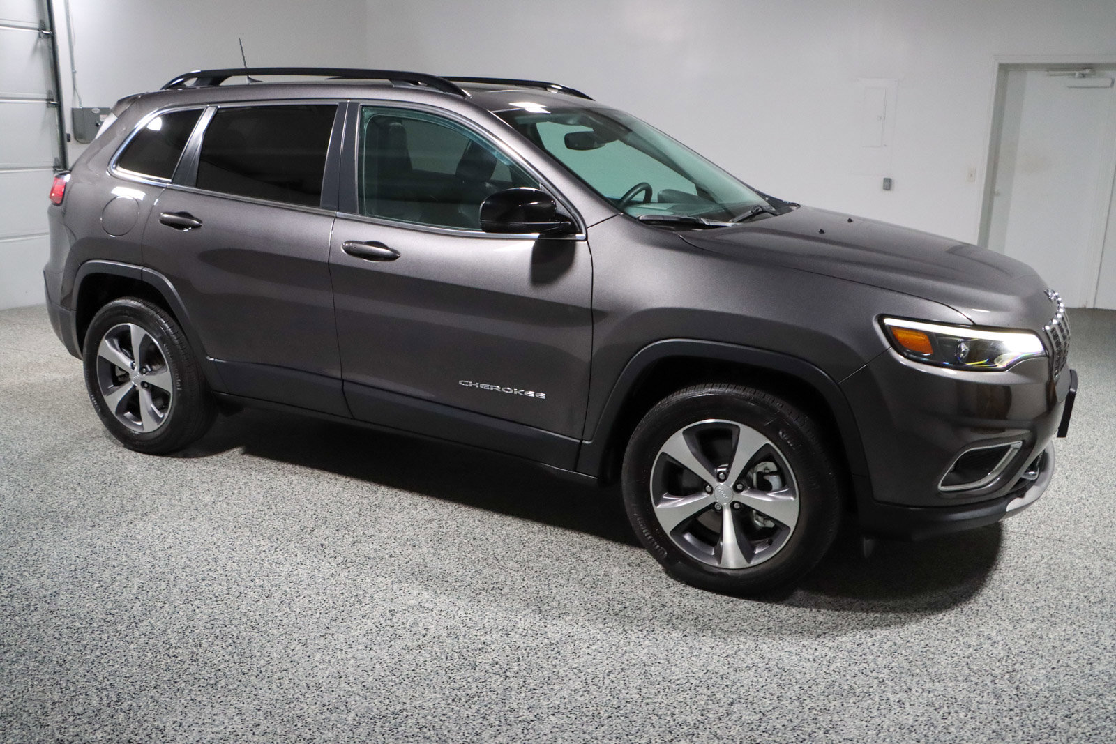 Used 2022 Jeep Cherokee Limited w/ Sun & Sound Group AWD/4WD image 6