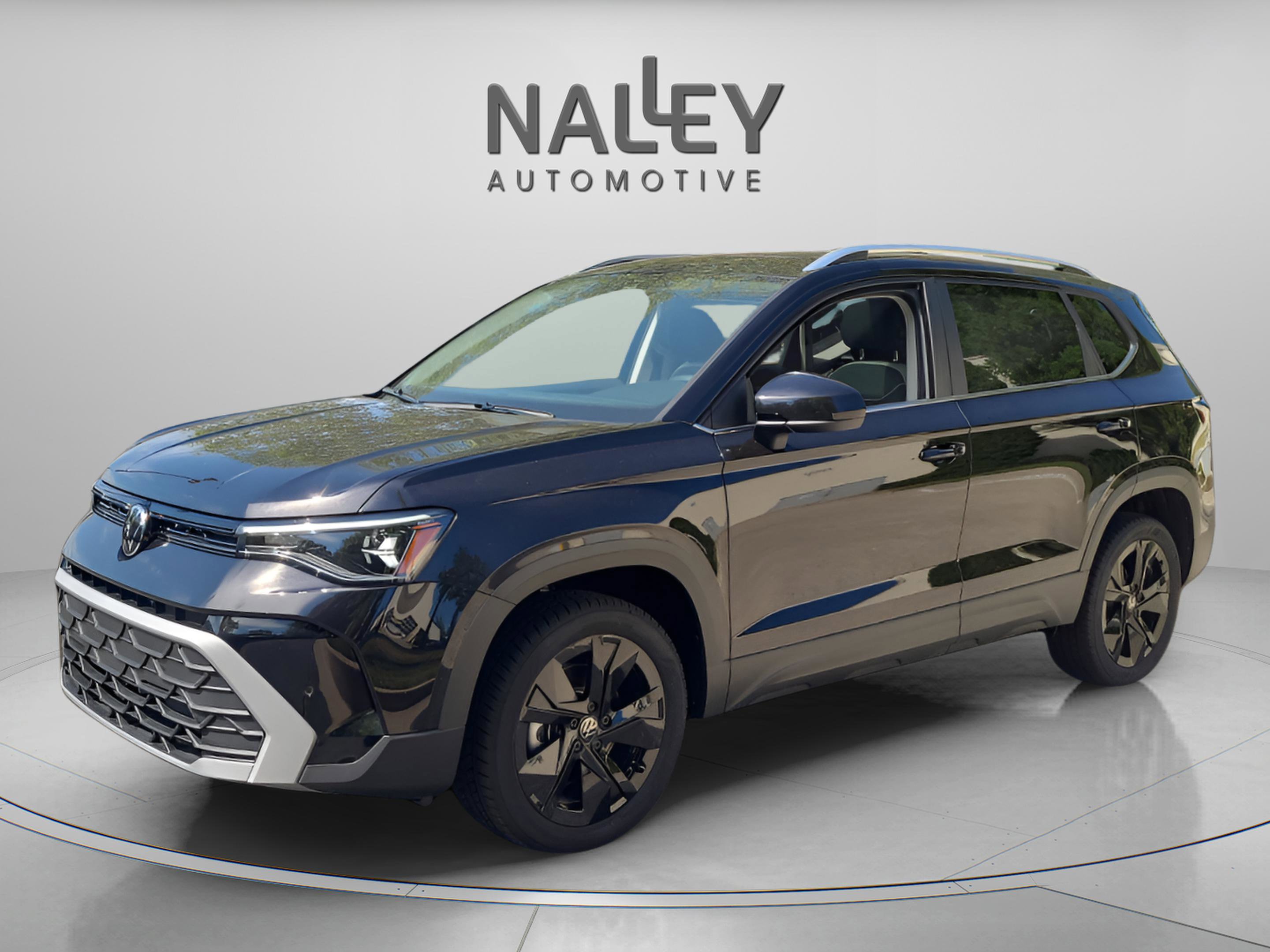 New 2025 Volkswagen Taos SE image 1