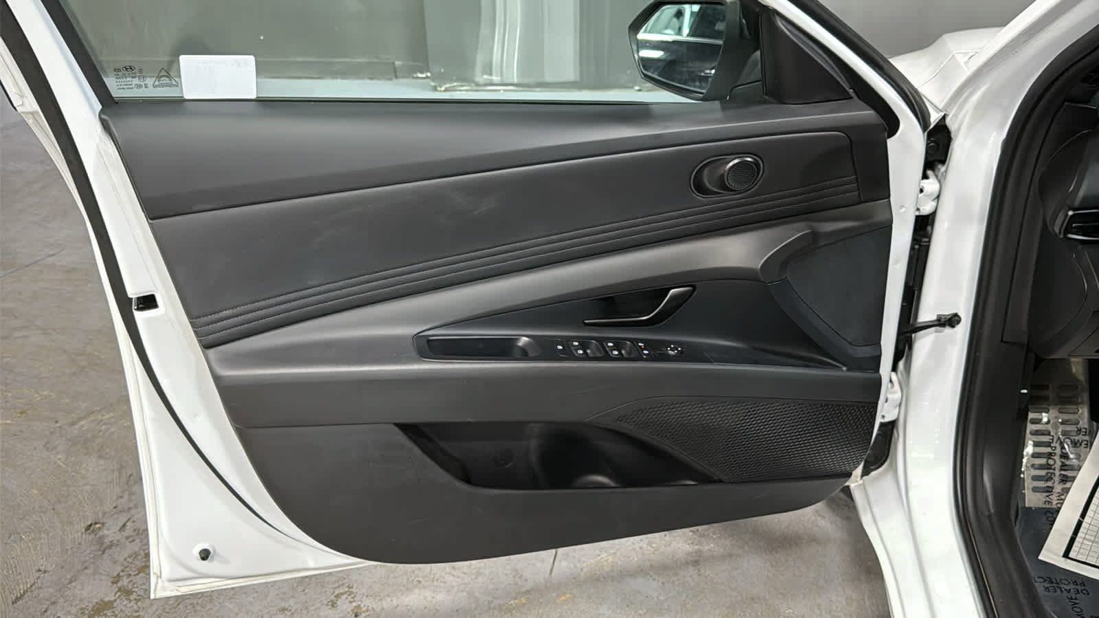 Used 2025 Hyundai Elantra Sport FWD image 9