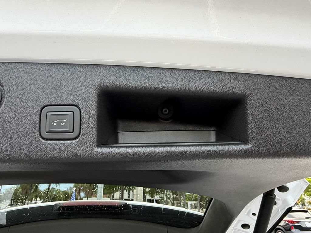 Used 2023 Chevrolet Equinox LT FWD image 16