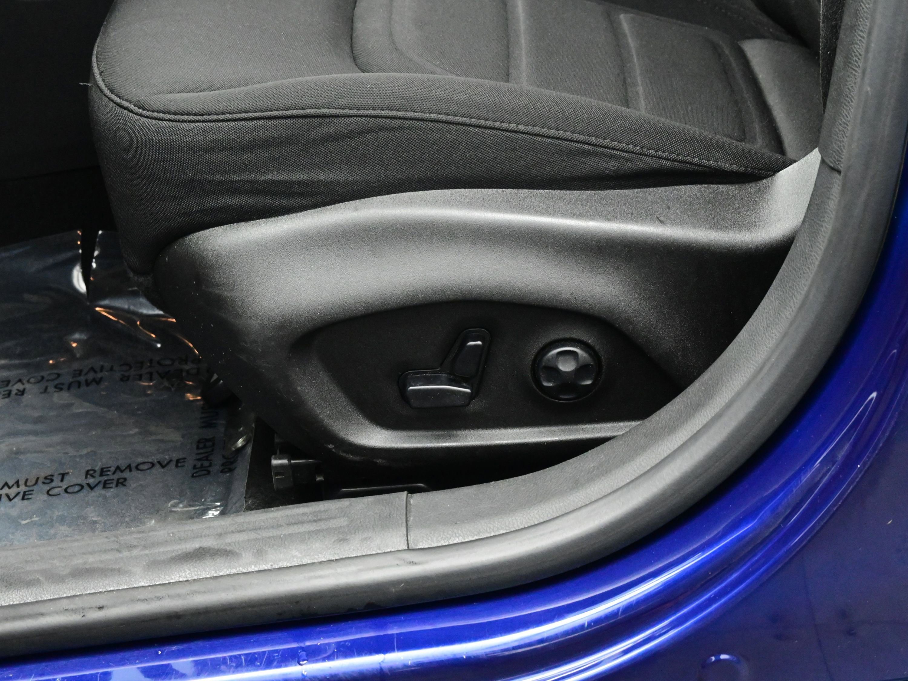 Used 2019 Jeep Renegade Latitude w/ Cold Weather Group image 11