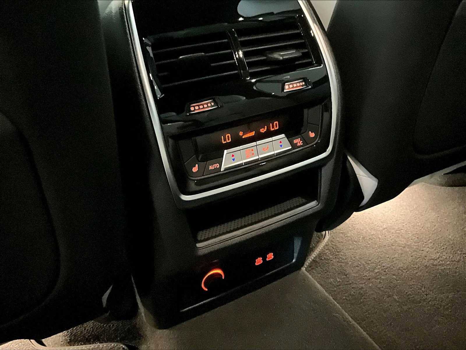 Used 2025 BMW X7 xDrive40i w/ M Sport Package image 30