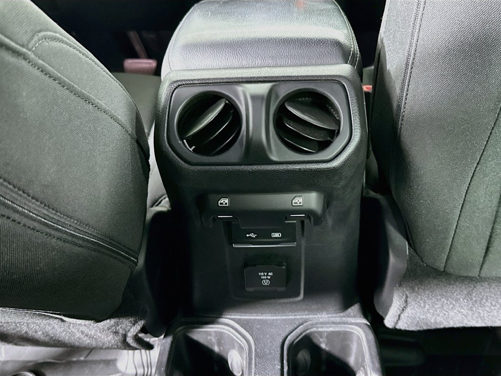 Used 2018 Jeep Wrangler Unlimited Sahara AWD/4WD image 29