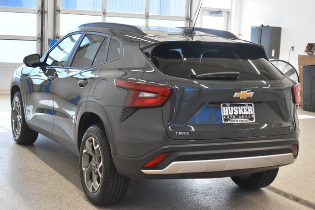 Used 2025 Chevrolet Trax LT w/ LT Convenience Package FWD image 10