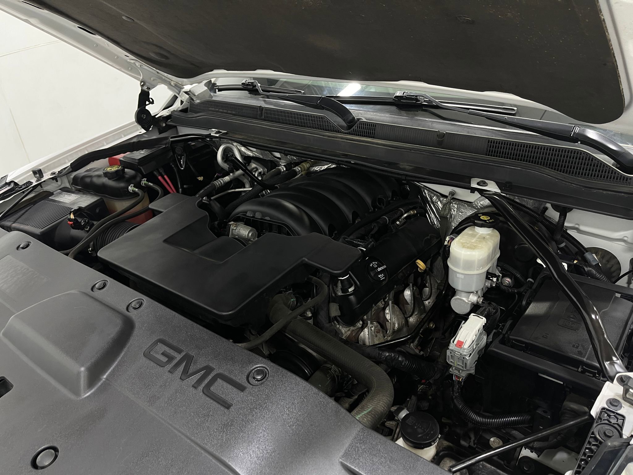 Used 2016 GMC Yukon SLE w/ HD Trailering Package image 26