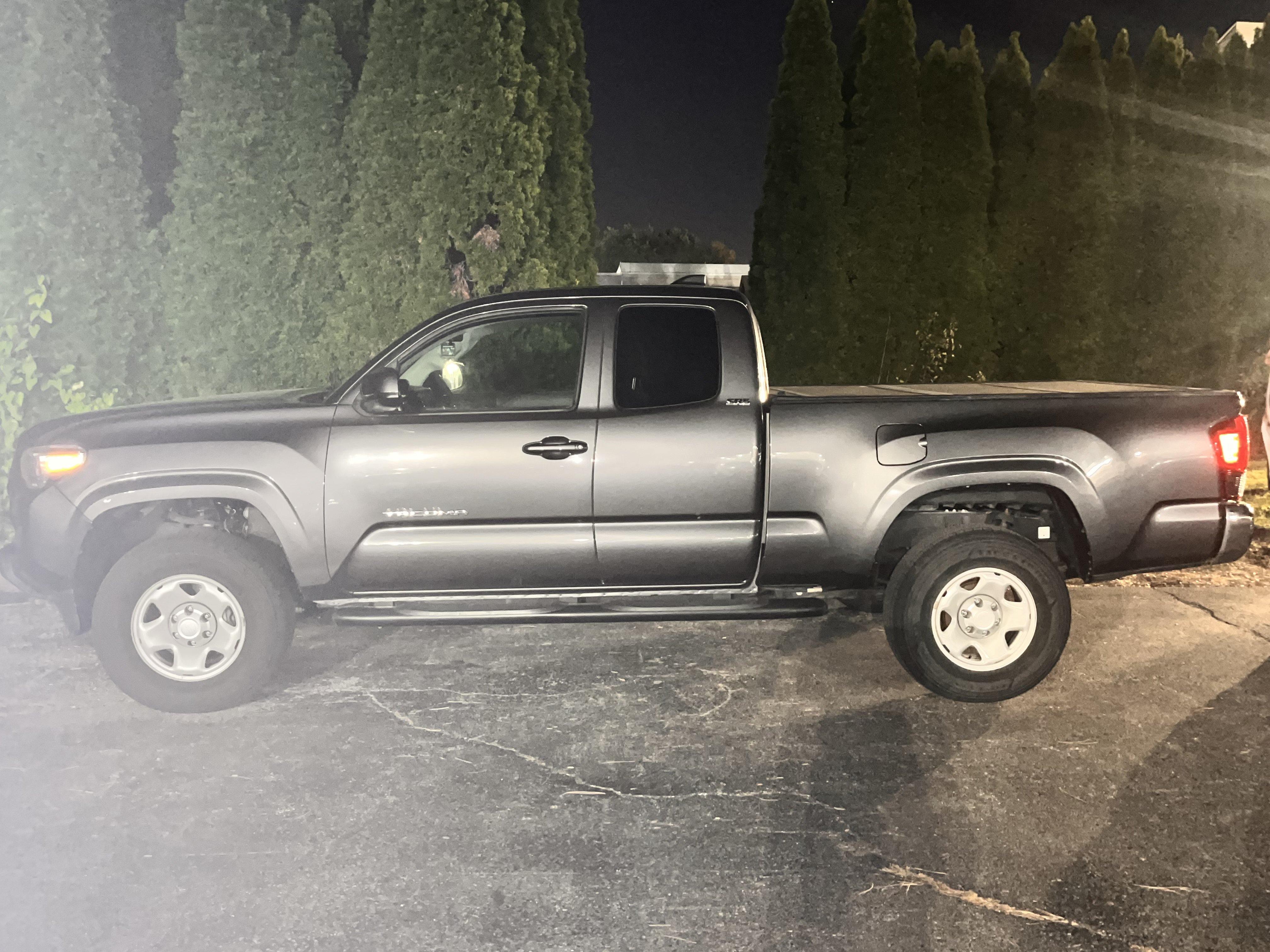 Used 2021 Toyota Tacoma SR5 RWD image 2
