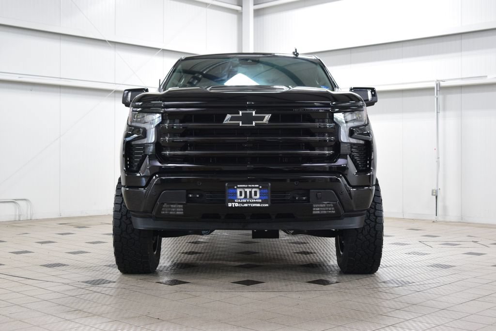 Used 2025 Chevrolet Silverado 1500 High Country w/ Midnight Edition AWD/4WD image 2