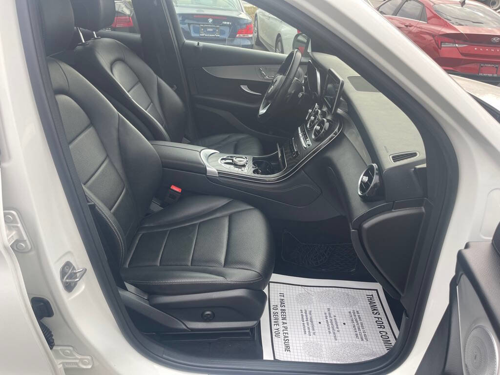Used 2019 Mercedes-Benz GLC 300 4MATIC image 23
