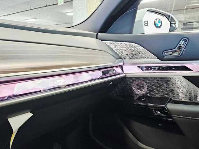 Certified 2025 BMW 750e xDrive w/ Executive Package AWD/4WD image 20