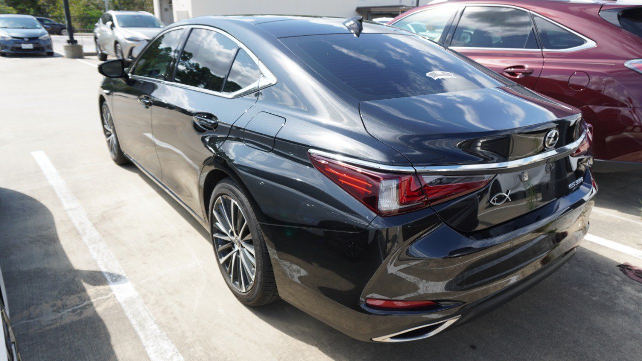 Used 2024 Lexus ES 350 w/ Premium Package FWD image 6