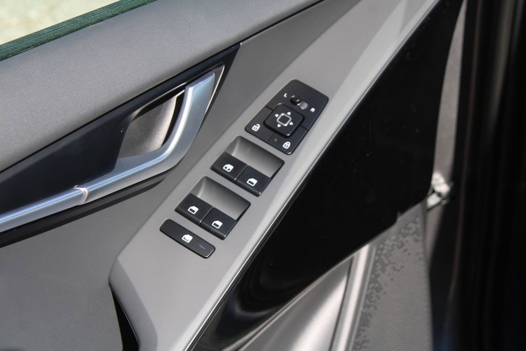 New 2026 Kia Niro EX FWD image 19