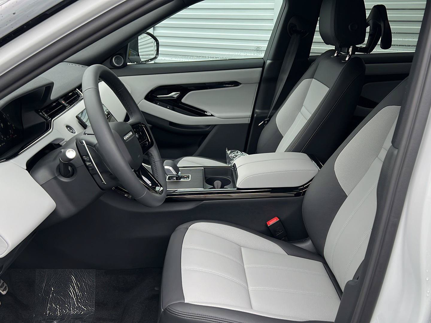 New 2026 Land Rover Range Rover Evoque Dynamic SE AWD/4WD image 7
