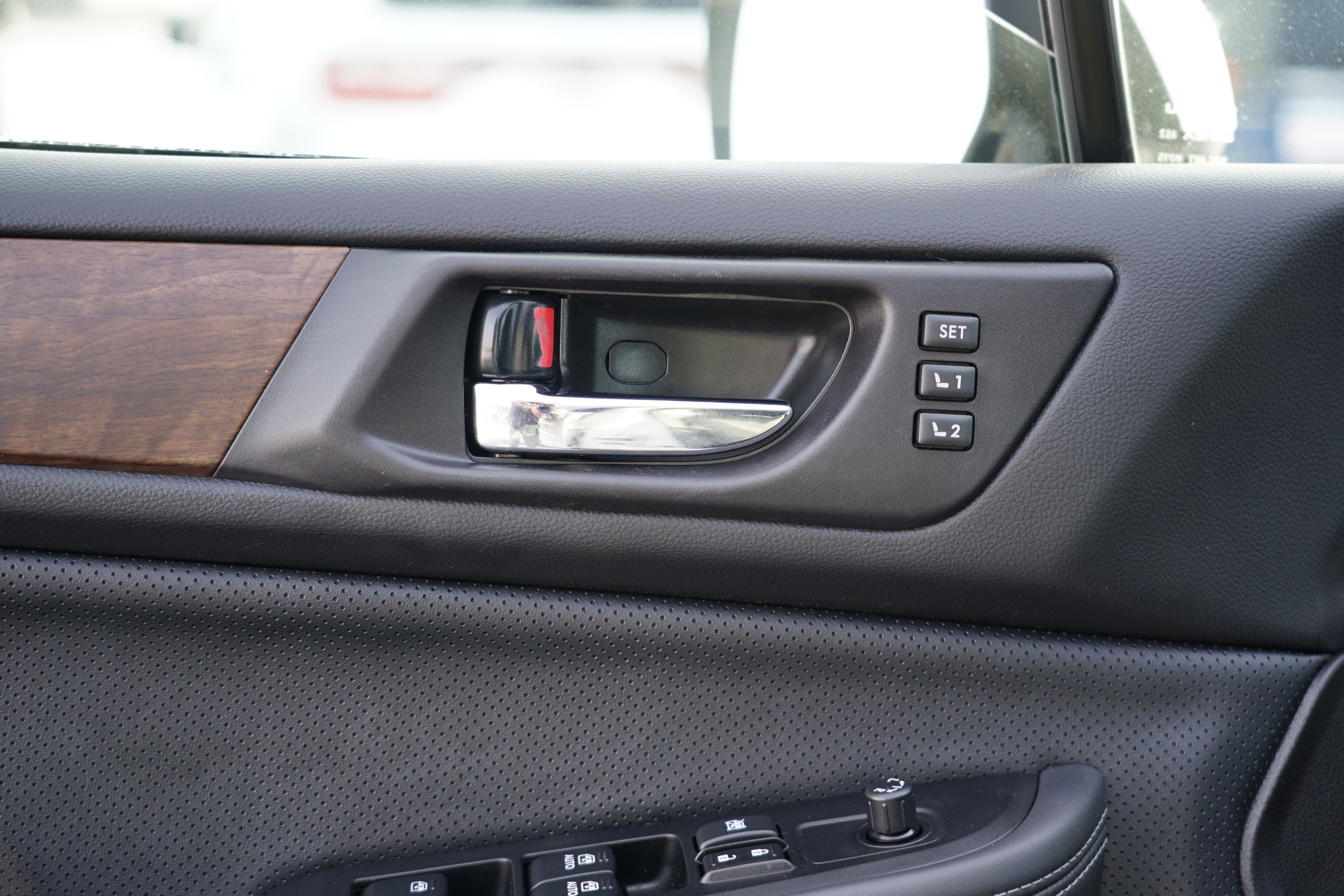 Used 2017 Subaru Outback 3.6R Limited image 16