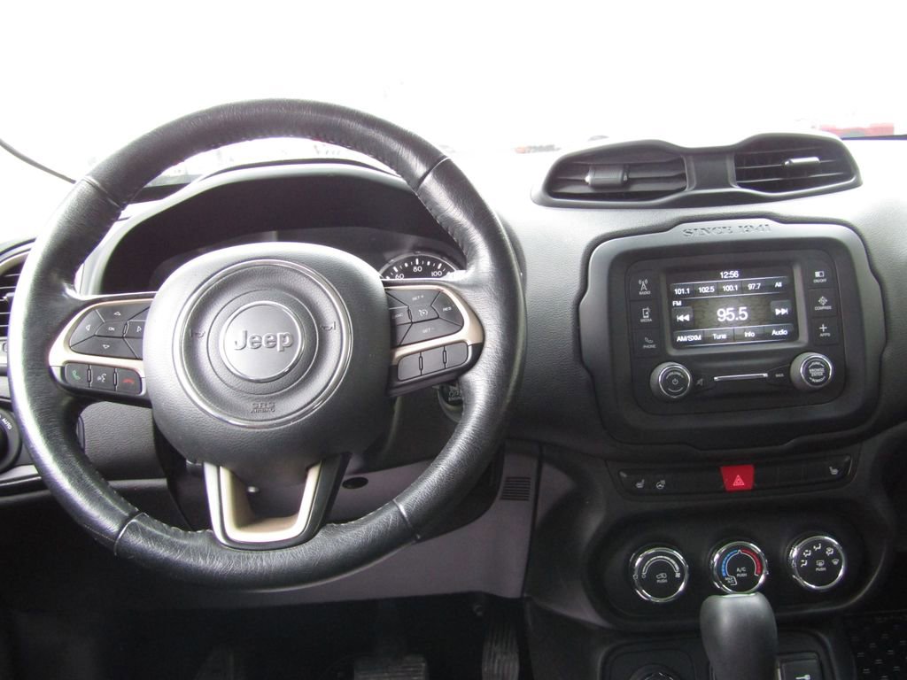 Used 2017 Jeep Renegade Latitude w/ Cold Weather Group image 5