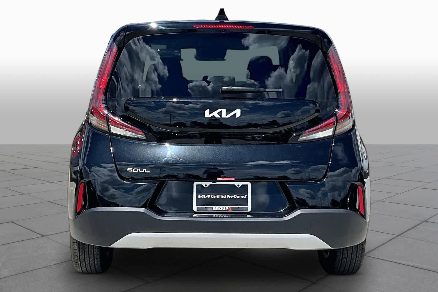 Certified 2025 Kia Soul LX w/ LX Technology Package FWD image 5