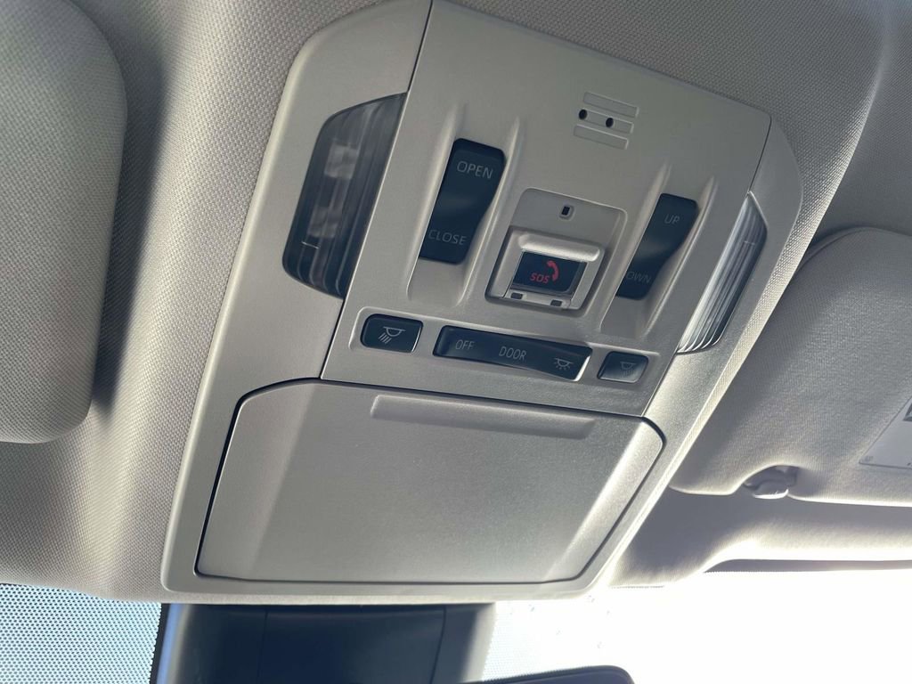 Used 2023 Toyota Highlander Limited image 25