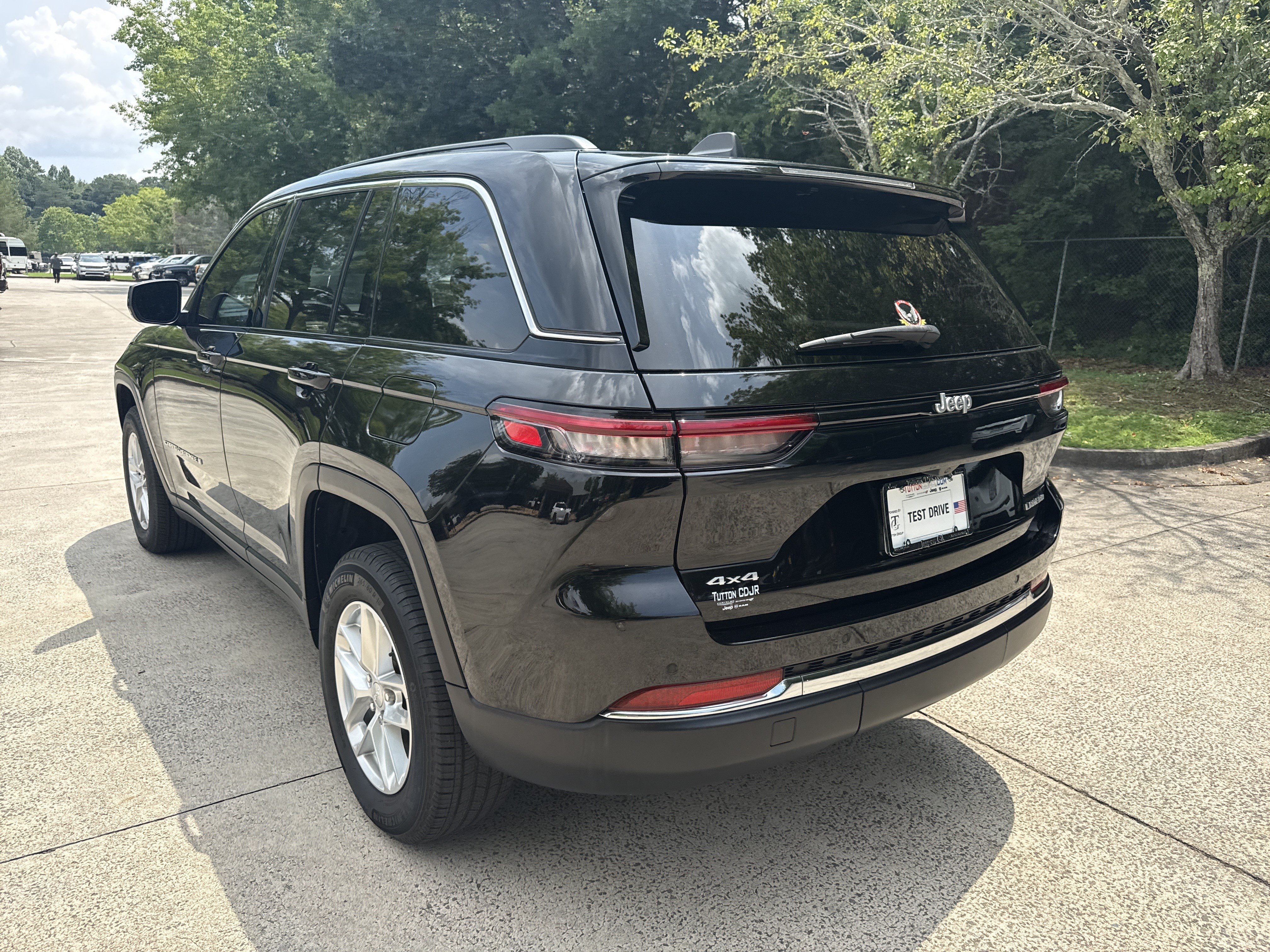 Used 2024 Jeep Grand Cherokee Laredo X AWD/4WD image 5
