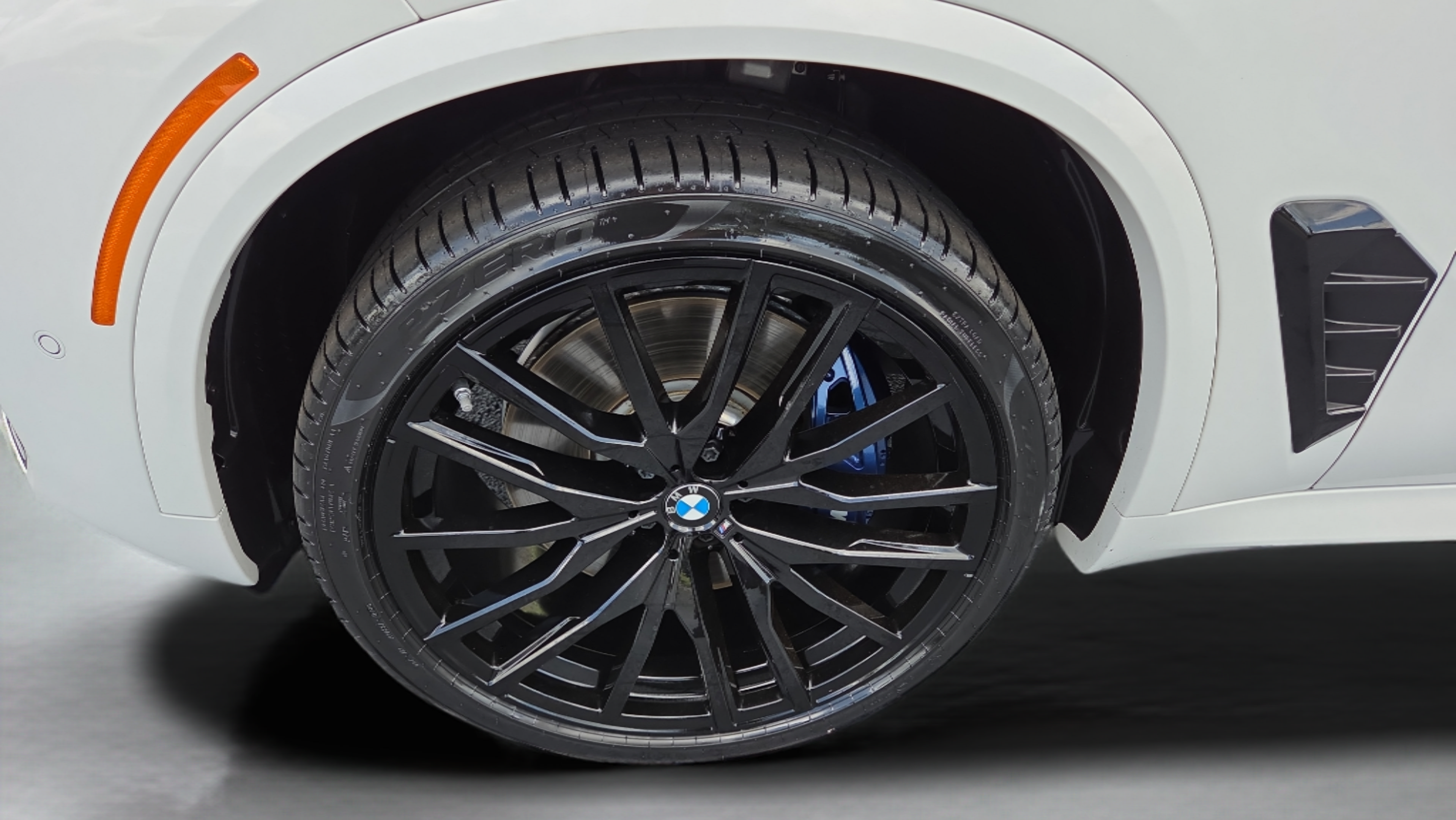 Used 2025 BMW X5 M60i w/ M Sport Professional Package AWD/4WD image 40