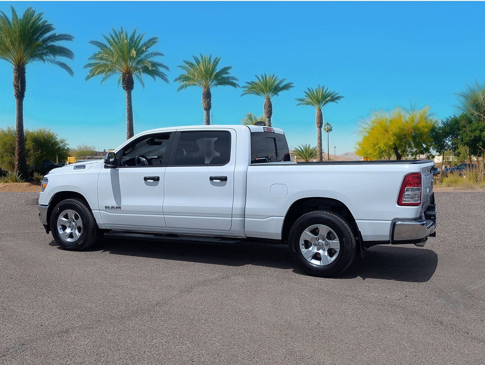 Used 2023 RAM 1500 Big Horn AWD/4WD image 3