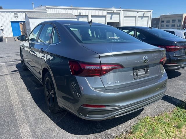 Used 2024 Volkswagen Jetta SE w/ Panoramic Sunroof Package image 2