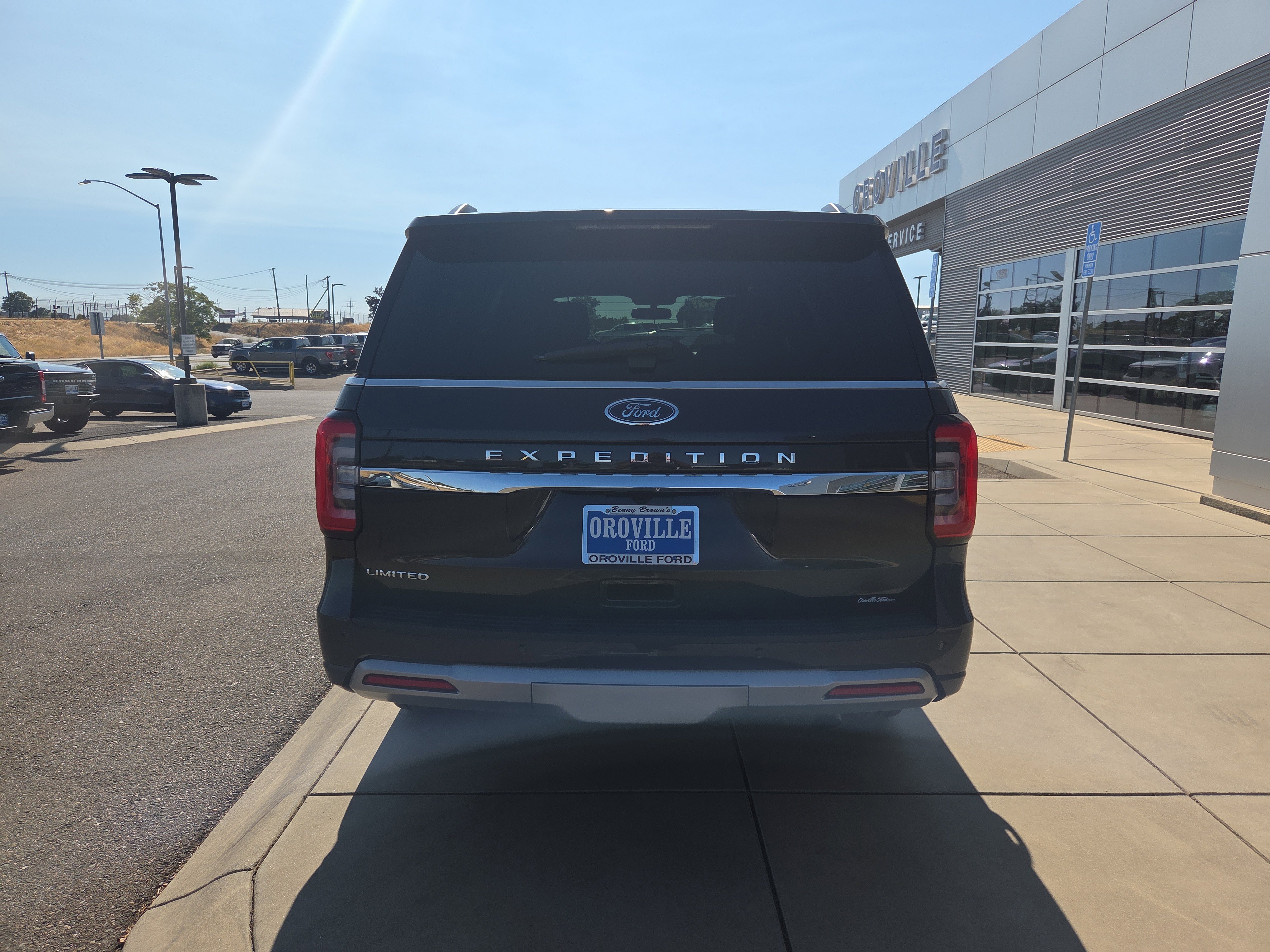 Used 2024 Ford Expedition Limited image 4