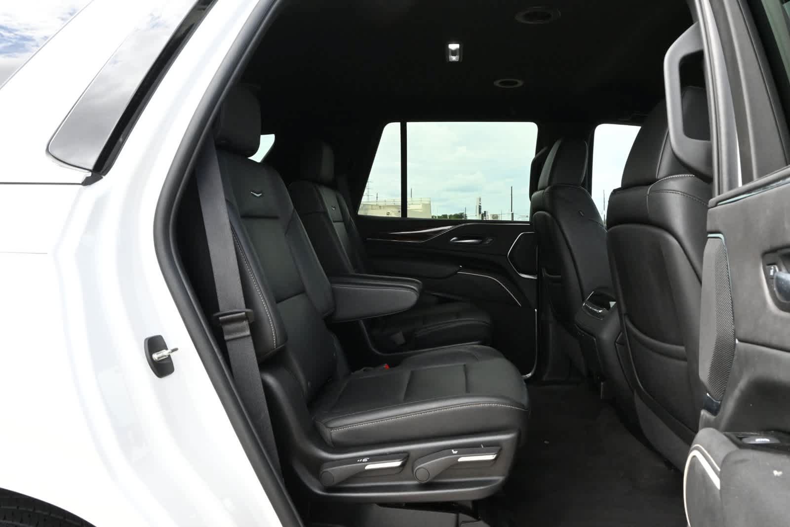 Used 2024 Cadillac Escalade Luxury RWD image 22