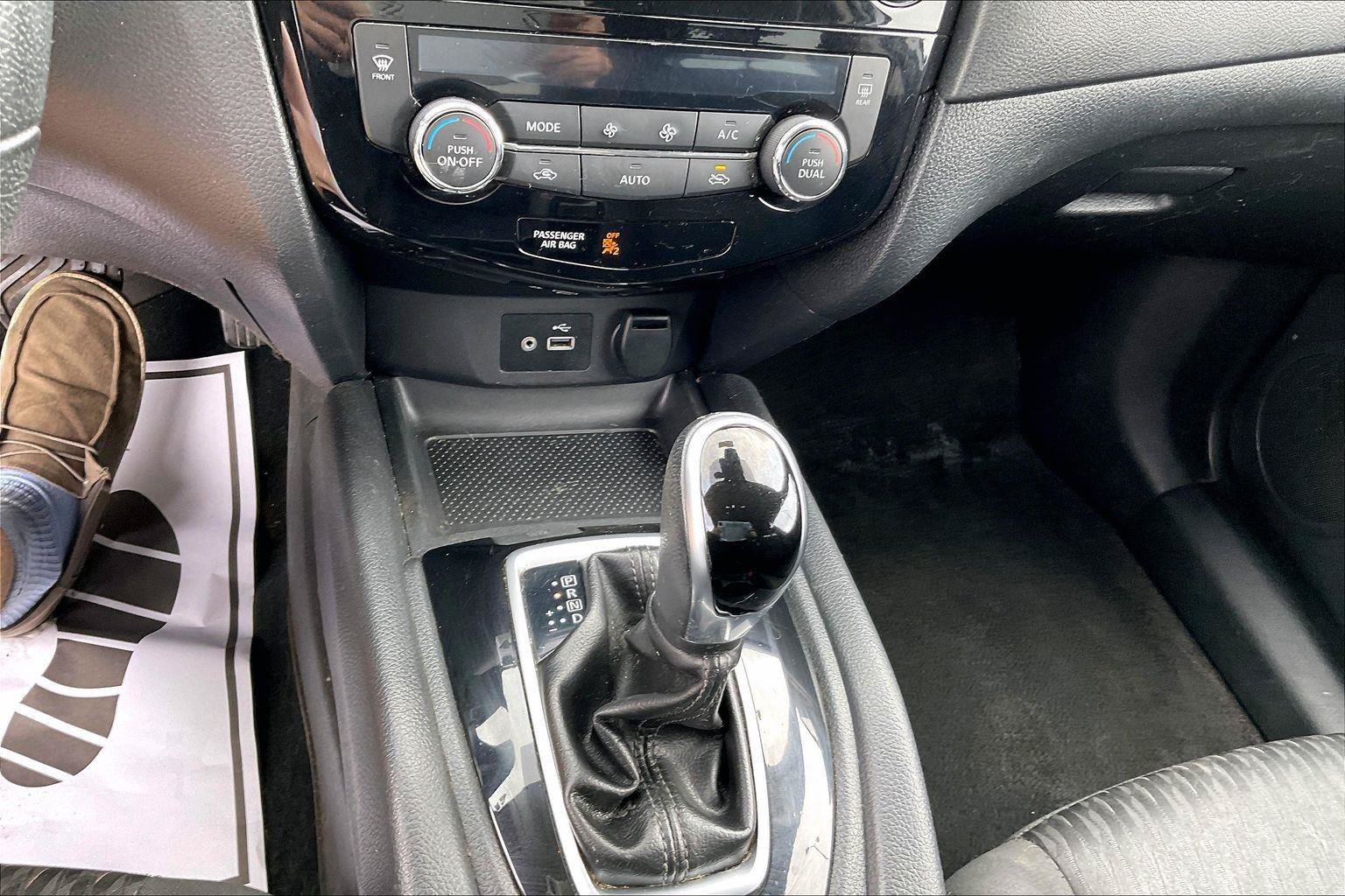 Used 2020 Nissan Rogue SV FWD image 31