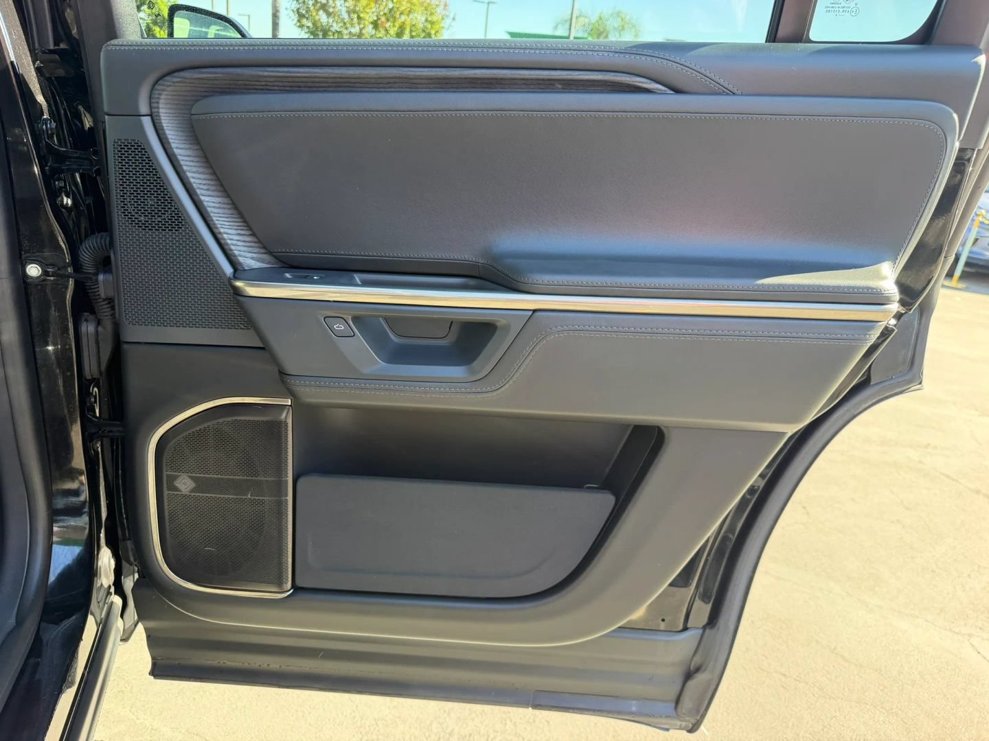 Used 2025 Rivian R1S Adventure Dual AWD/4WD image 46