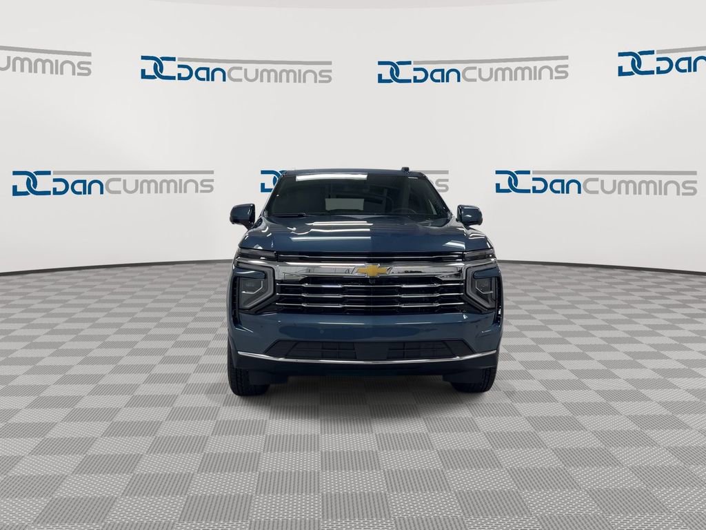 Used 2025 Chevrolet Suburban LT image 3