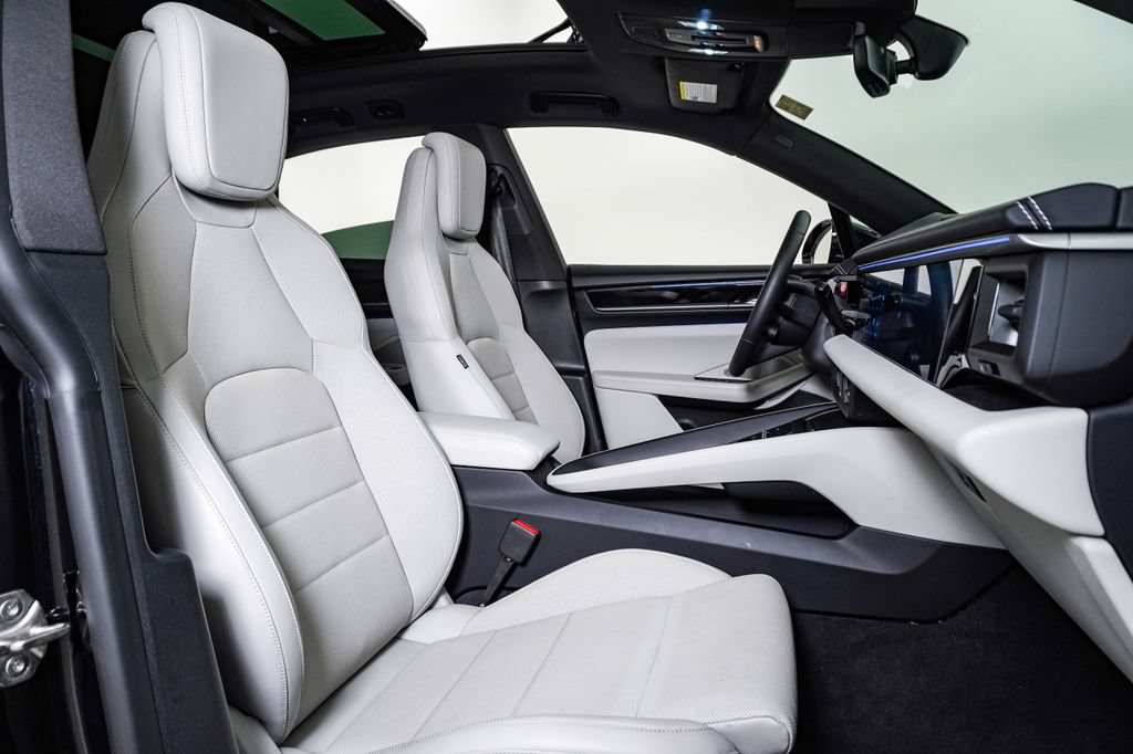 Certified 2025 Porsche Macan 4S Electric AWD/4WD image 15