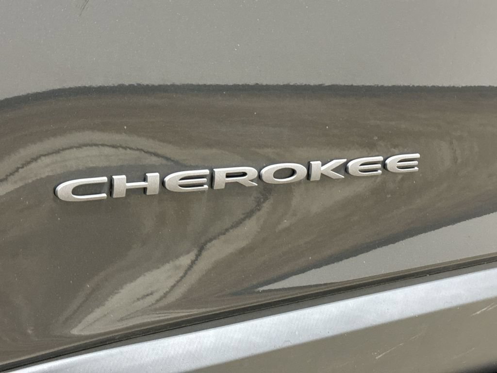 Used 2016 Jeep Cherokee Trailhawk AWD/4WD image 26