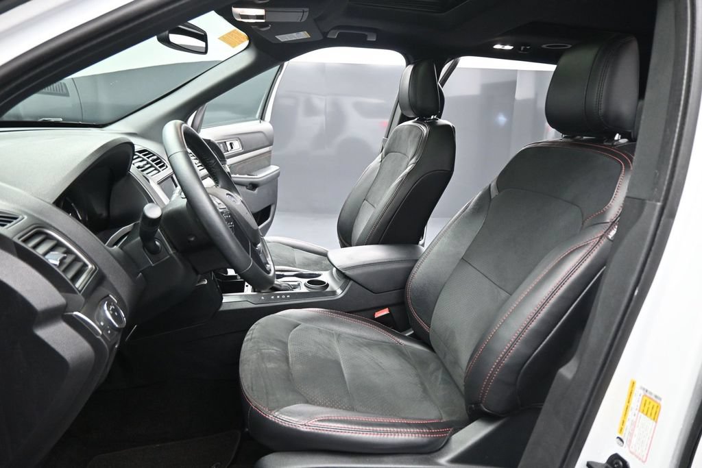 Used 2019 Ford Explorer XLT w/ Equipment Group 202A FWD image 9