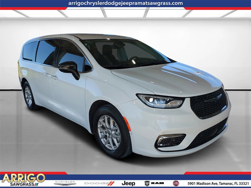 Certified 2024 Chrysler Pacifica Touring-L