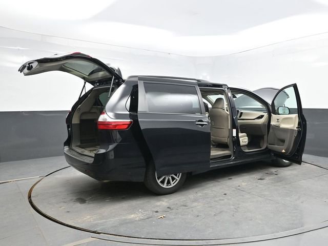 Used 2018 Toyota Sienna XLE AWD/4WD image 38
