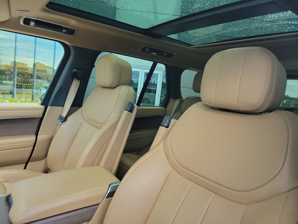 Used 2025 Land Rover Range Rover SE AWD/4WD image 26