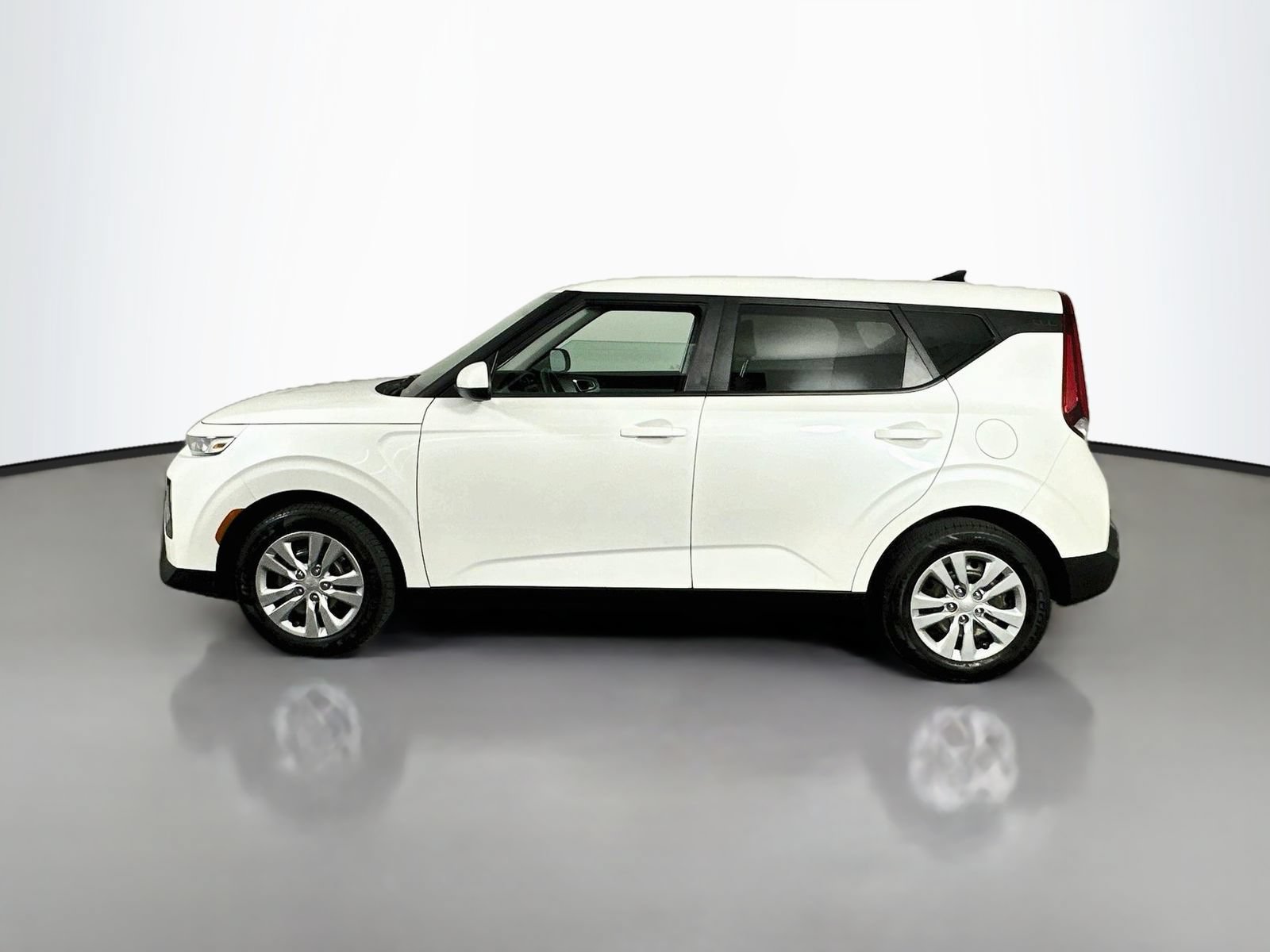 Used 2022 Kia Soul LX FWD image 4