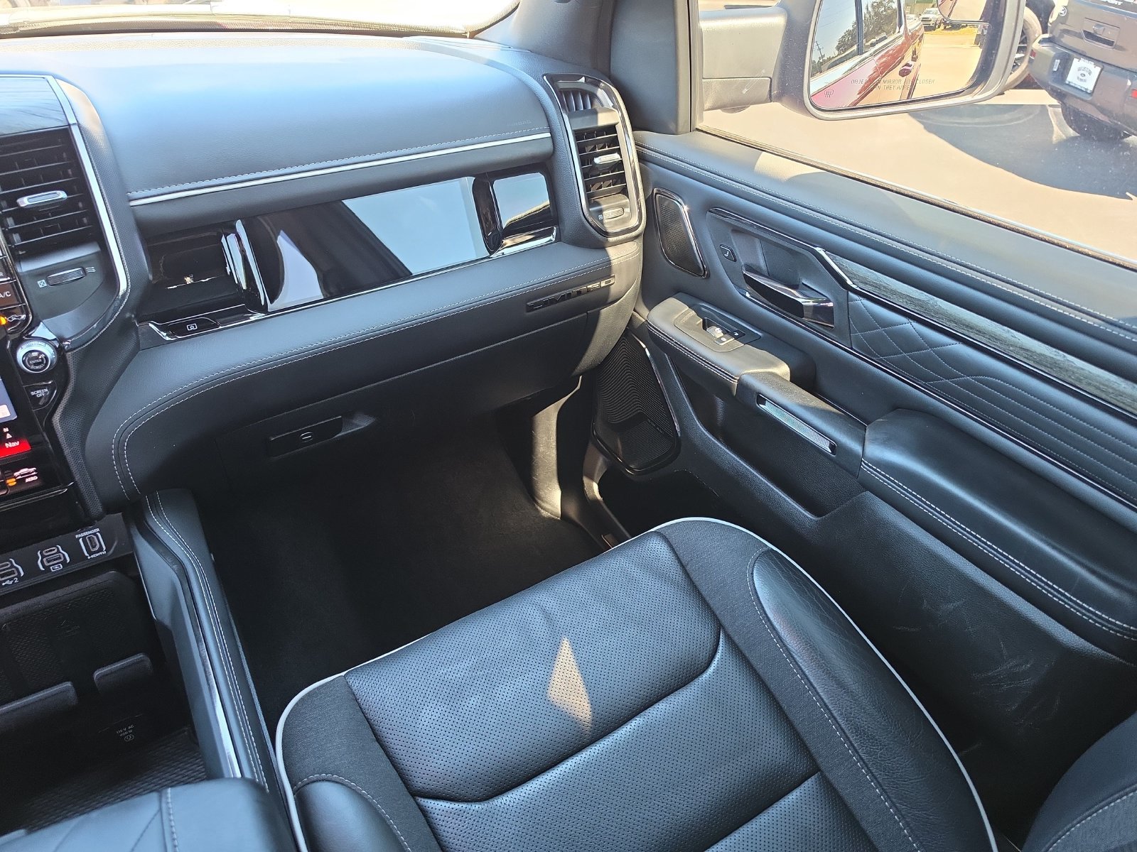 Used 2025 RAM 1500 Limited AWD/4WD image 13