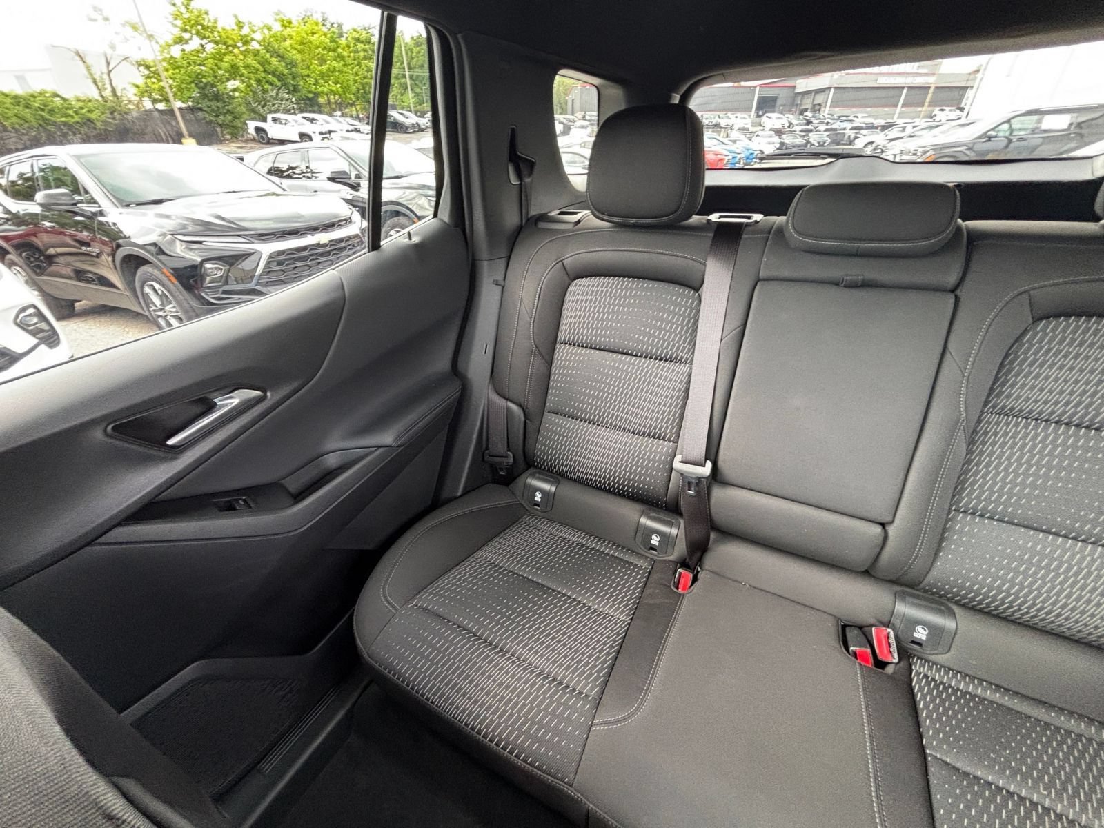 Used 2025 Chevrolet Equinox LT FWD image 39