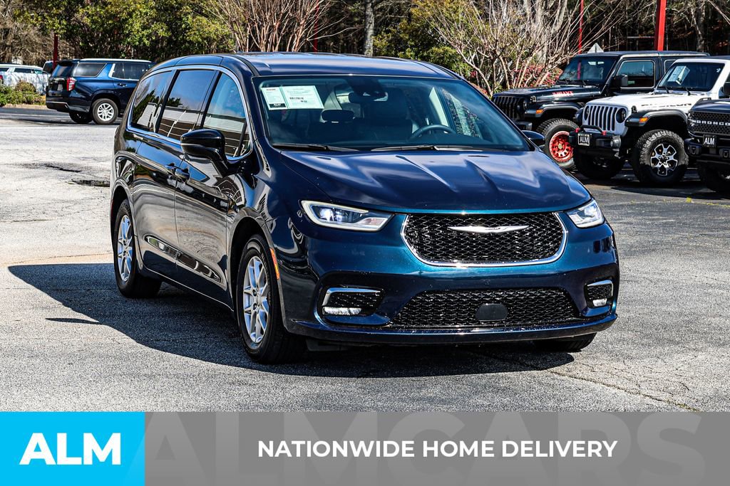 Used 2024 Chrysler Pacifica Touring-L image 5