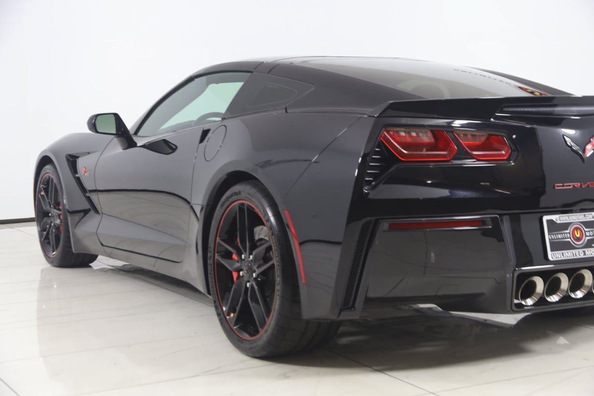 Used 2017 Chevrolet Corvette Stingray Coupe w/ Z51 3LT RWD image 29