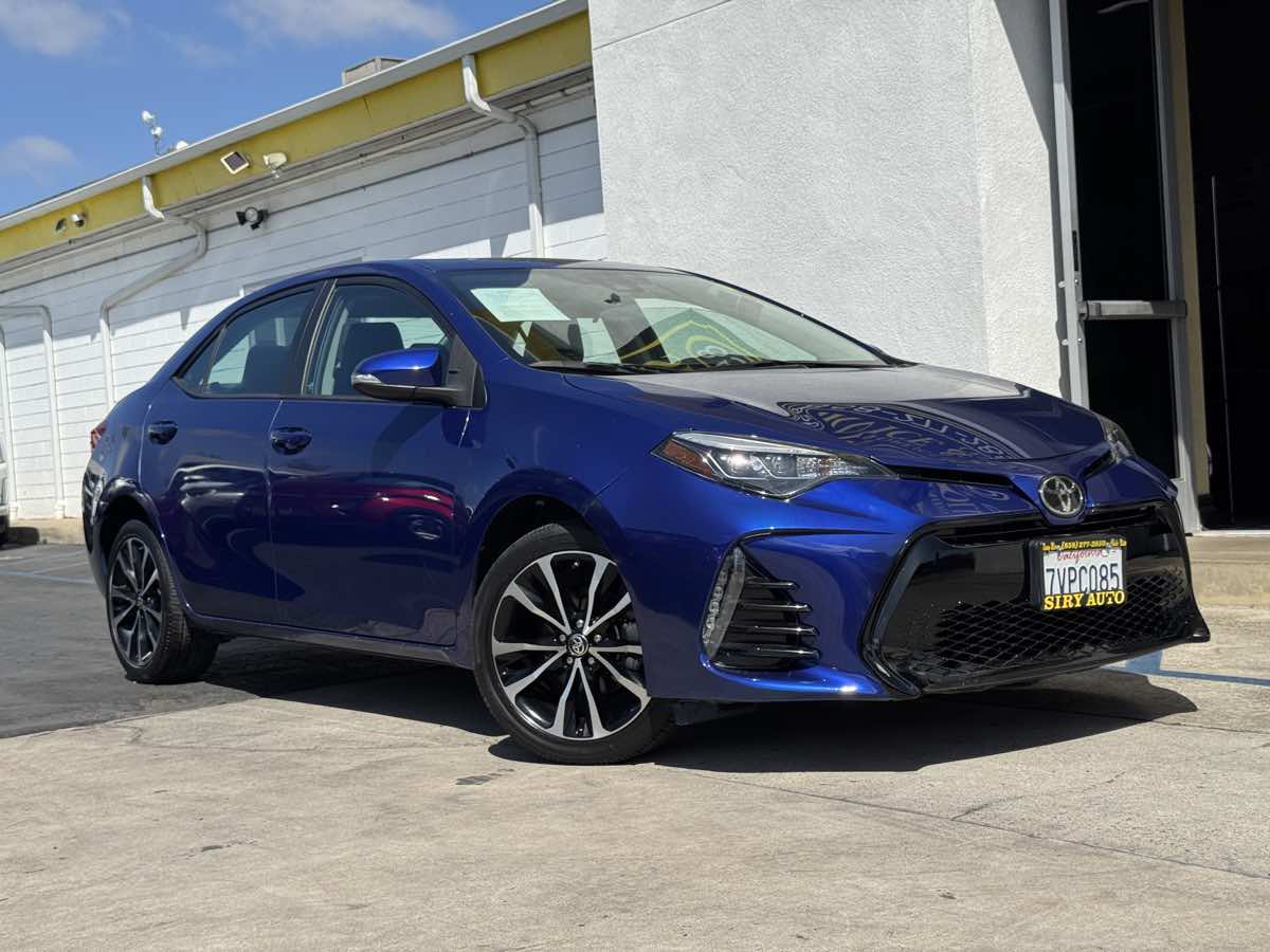Used 2017 Toyota Corolla SE FWD image 2