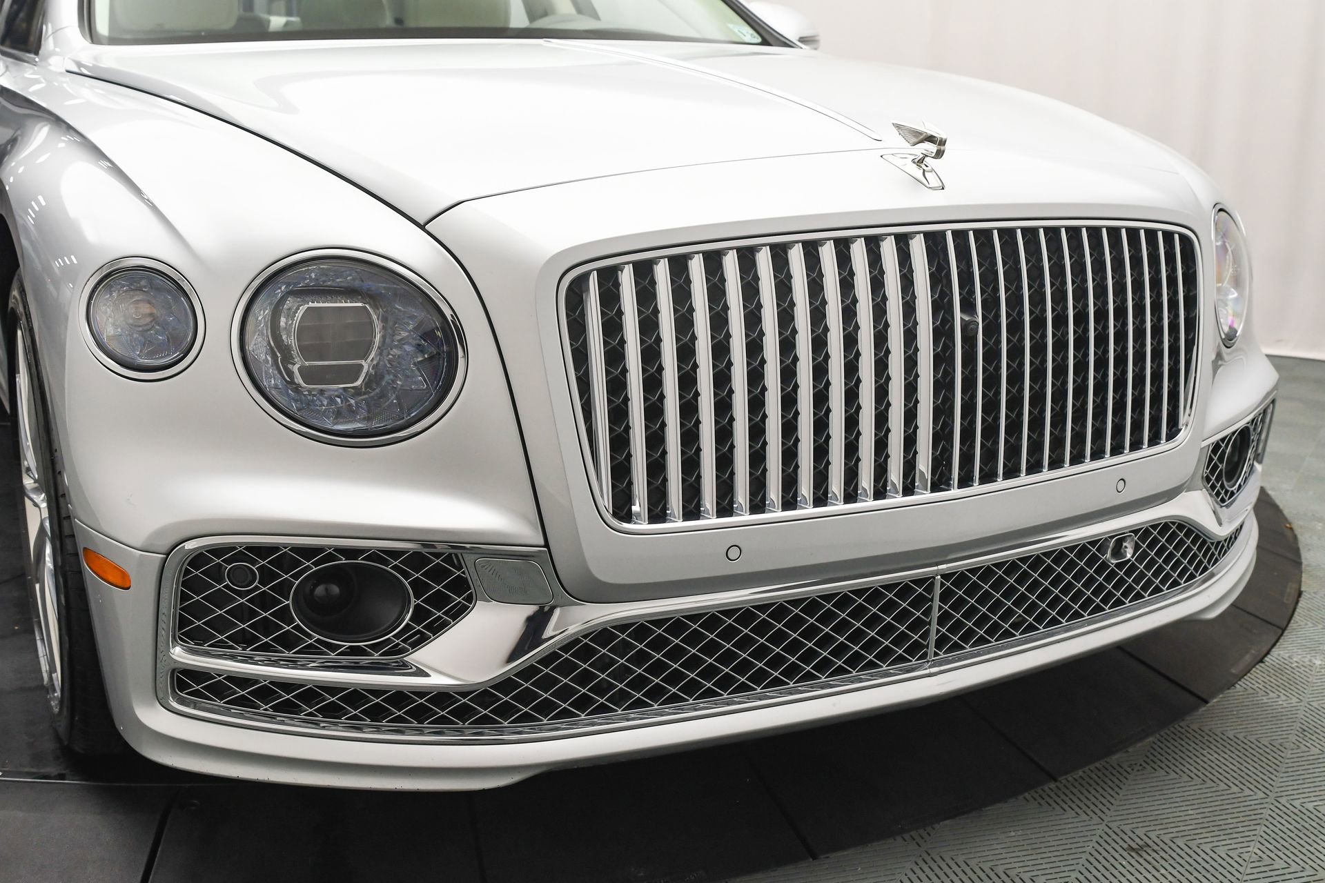 Used 2022 Bentley Flying Spur V8 image 27