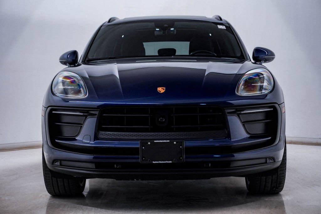 Certified 2023 Porsche Macan image 6