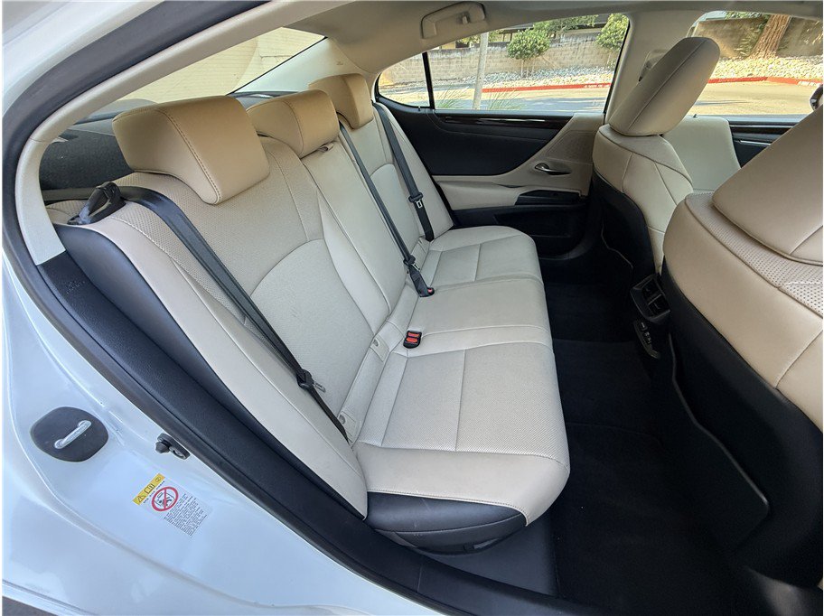 Used 2019 Lexus ES 300h w/ Premium Package FWD image 23