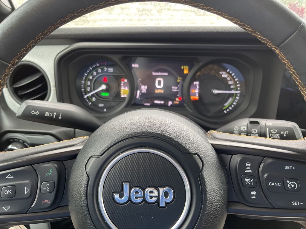Used 2024 Jeep Wrangler Unlimited w/ Convenience Group AWD/4WD image 10
