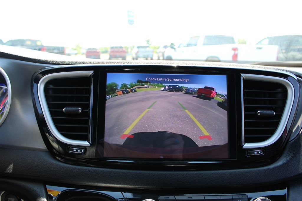 Used 2025 Chrysler Pacifica Select FWD image 53