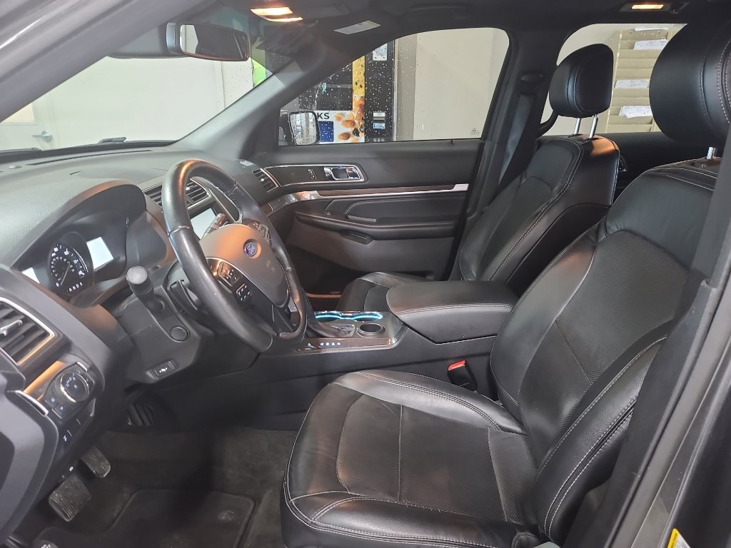Used 2016 Ford Explorer Limited w/ Equipment Group 301A image 8